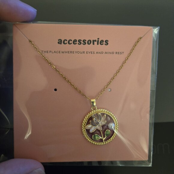 Lotus portrait necklace - Picture 1 of 1